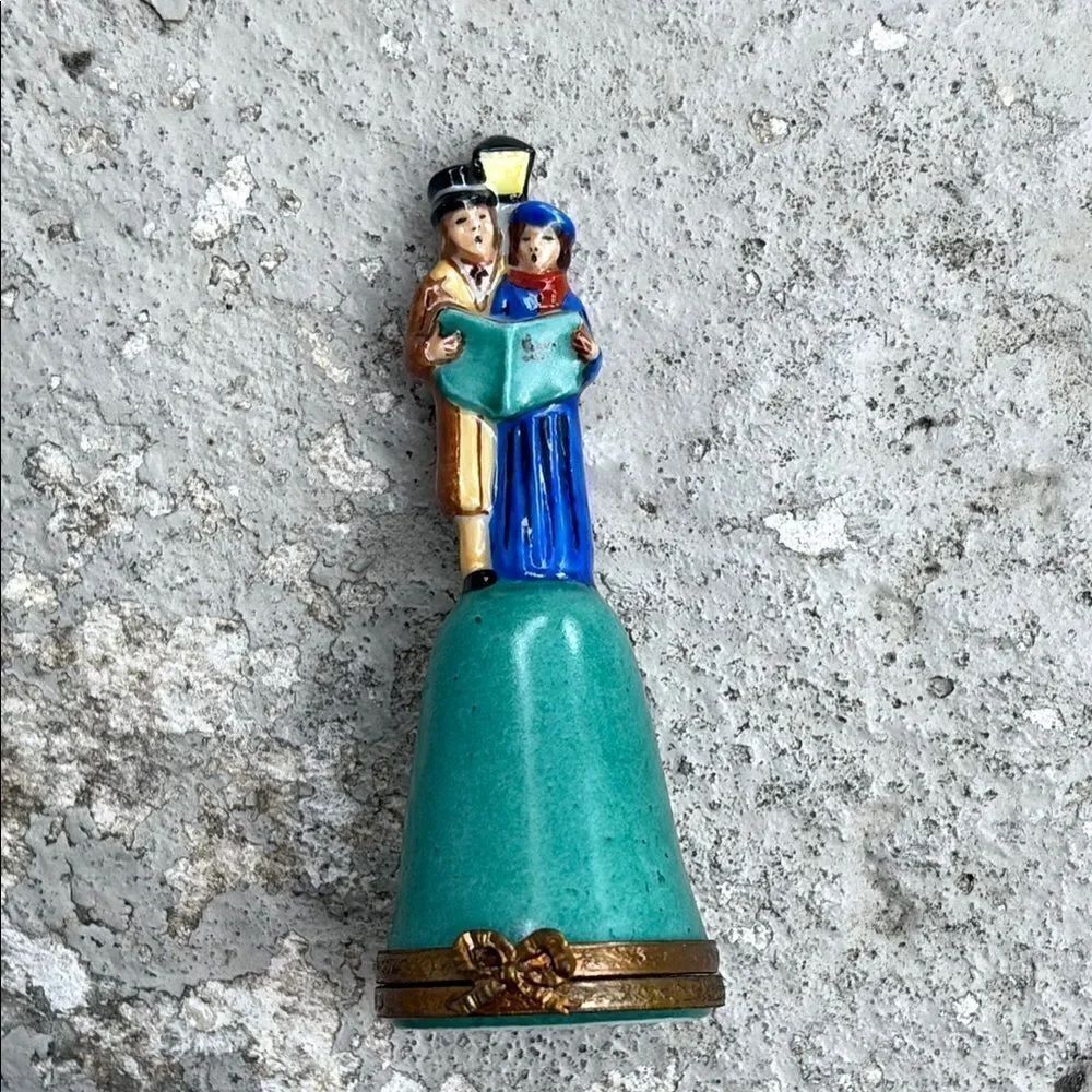 Limoges NG Dickens Carolers